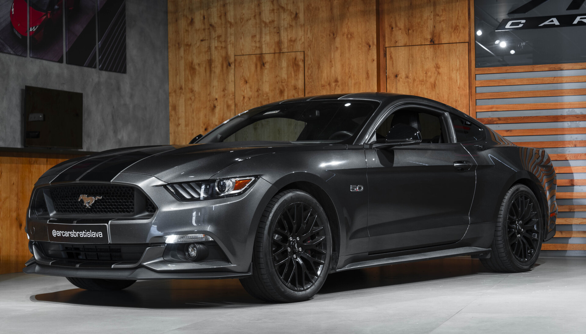 Ford Mustang Fastback 5.0 V8 GT, KAMERA