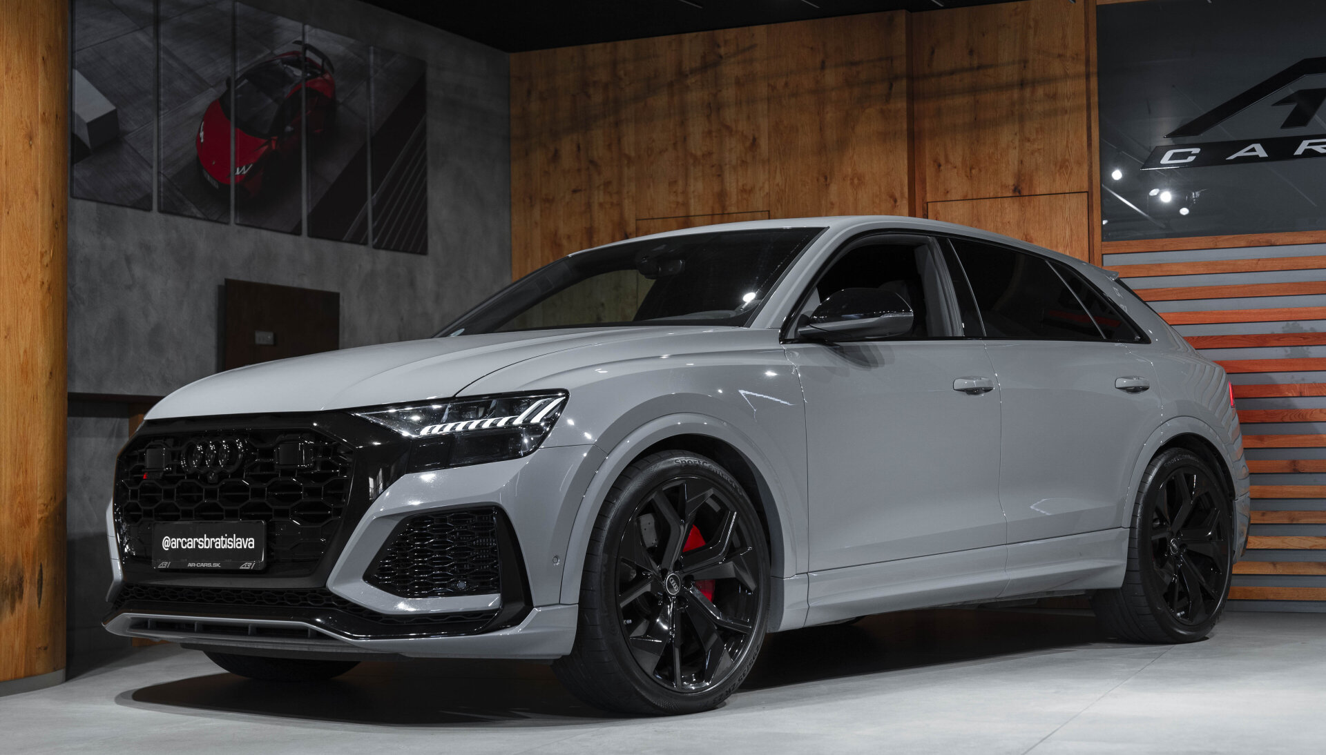 Audi RSQ8 TFSI quattro, Výfuky, 590kW