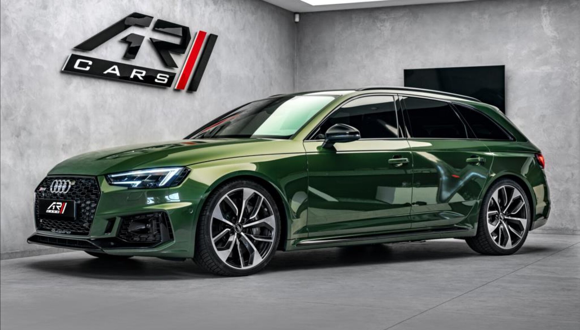 Audi RS4 OV,RU RS4  TFSI quattro tiptronic Avant