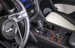 Bentley Bentayga V8 diesel, panorama, CZ