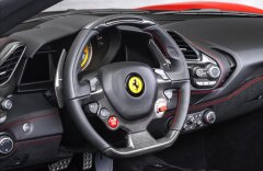 Ferrari 488 Spider, karbonová sedadla, lift, kamera, skladem!!