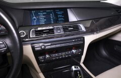 BMW Řada 7 740d xDrive, head-up, ventilace, softclose, CZ