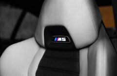 BMW M5 4,4 xDrive, VÝFUKY, CARBON-CERAMIC, 360, B&W