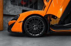 McLaren 570S SPIDER, KARBÓN, LIFT