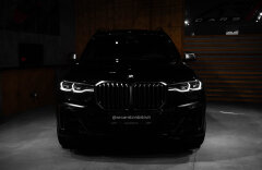 BMW X7 4.4 M50i xDrive, H/K, LASER, PANO, ZÁRUKA