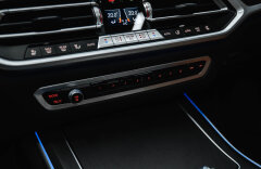 BMW X7 4.4 M50i xDrive, H/K, LASER, PANO, ZÁRUKA