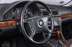 BMW Řada 7 735i automat, investice