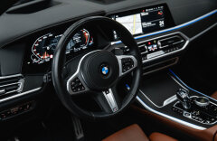 BMW X7 4.4 M50i xDrive, H/K, LASER, PANO, ZÁRUKA