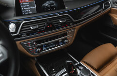 BMW 750 d xDrive M Sport, Pano, H/K, Masáže