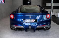 Ferrari F12 Berlinetta karbon paket, lift, JBL, kamera, nové