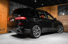 BMW X7 4.4 M50i xDrive, H/K, LASER, PANO, ZÁRUKA