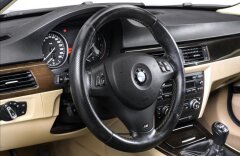 BMW Řada 3 335i, kůže Dakota, 18" M kola, PDC