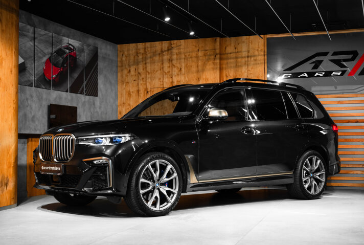 BMW X7 4.4 M50i xDrive, H/K, LASER, PANO, ZÁRUKA