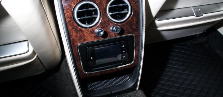 Bentley Continental Flying Spur W12 Mulliner, entertainment