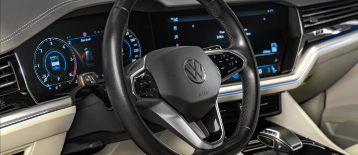 Volkswagen Touareg TDI 210kW 4M, Vzduch, IQ-Light, Nezávislé